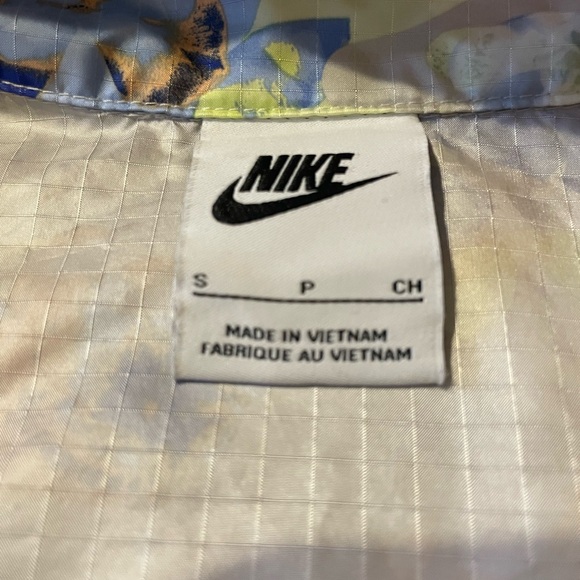 Floral Patterned Jacket - Picture 3 of 6